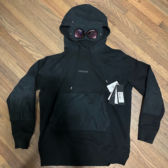 brand new it just doesn’t fit me how I thought it would sadly so gotta sell it - Picture 3 of 3